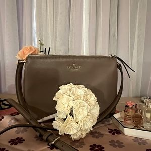 NWOT Kate Spade triple gusset crossbody. LAST $ ⬇️